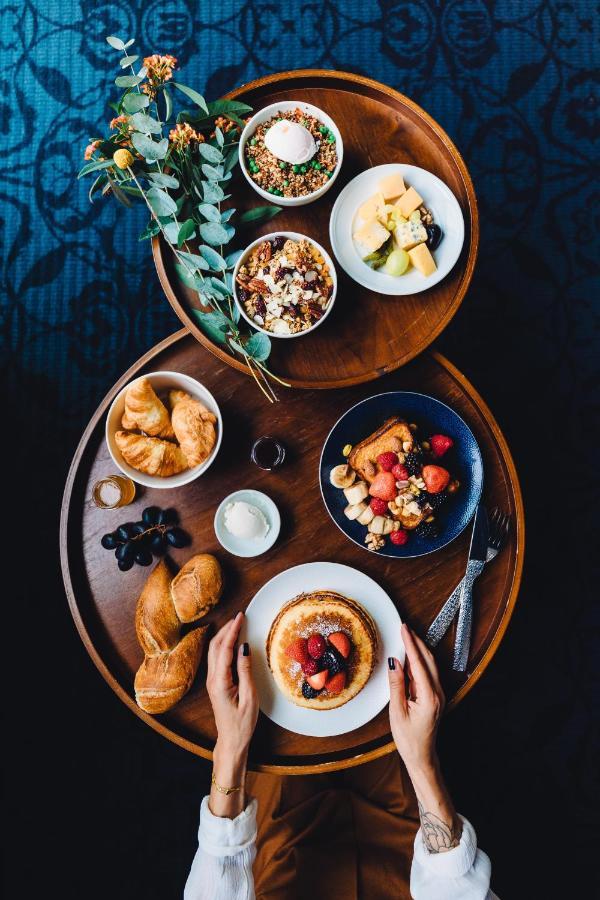 Andaz Amsterdam, Prinsengracht, By Hyatt Esterno foto A selection of breakfast foods